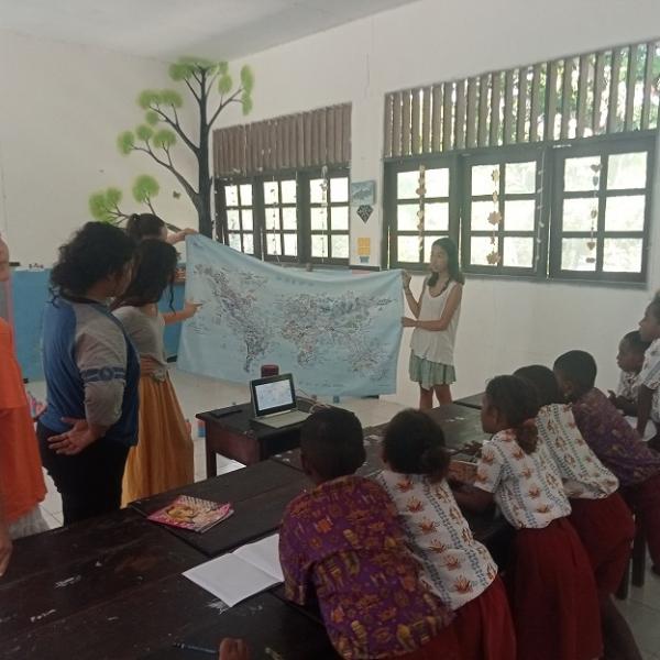 Teaching oceans in school 